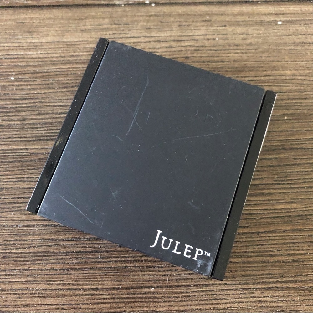 Julep Feels Like Velvet full-coverage eyeshadow duo in colors Coconuts & Cabanas